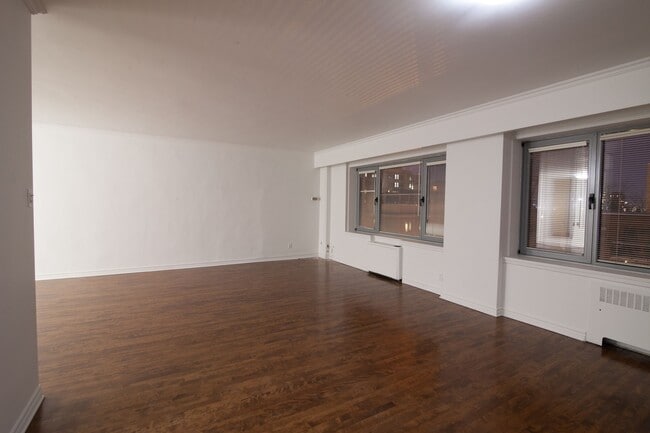 Building Photo - 3468 Rue Drummond