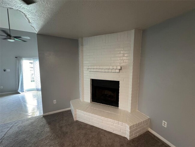 Building Photo - 2071 Country Village Blvd