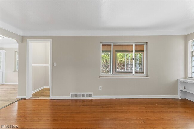 Foto del edificio - 1485 E 221st St