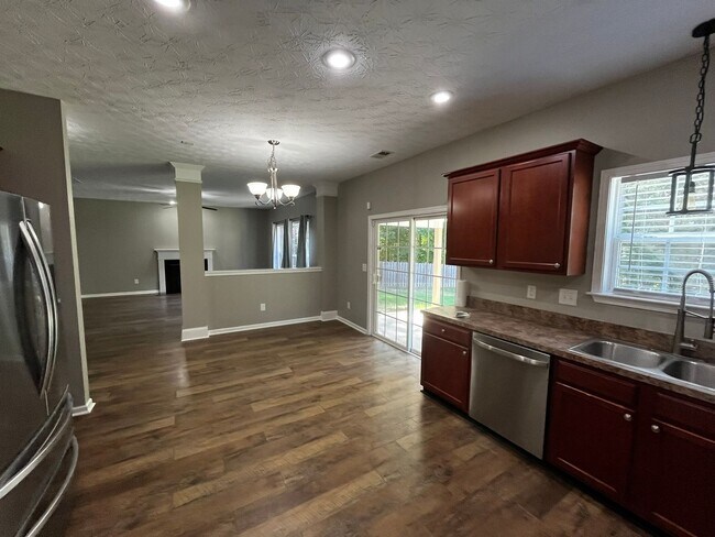 Building Photo - Modern Amenities. Urban Location. Sophisti...