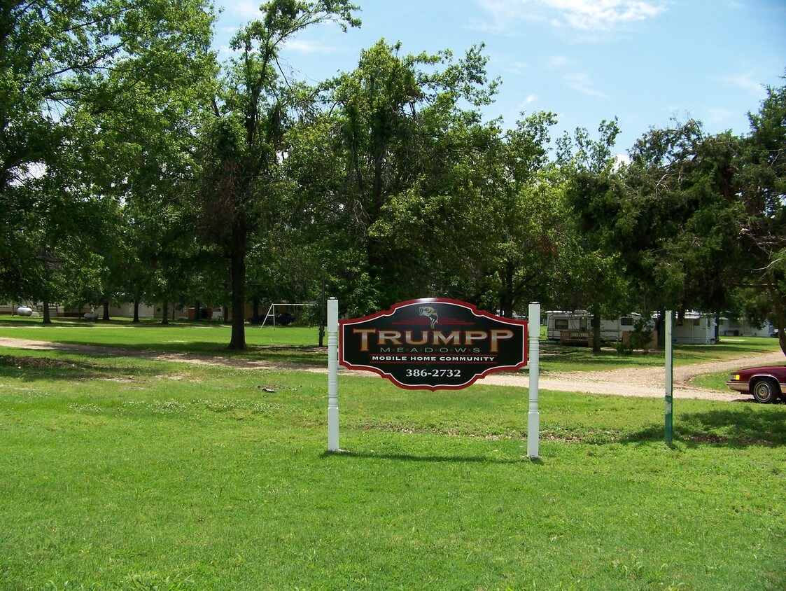 Beautiful Wooded Mobile Home Lake Community Apartments in Locust Grove, OK