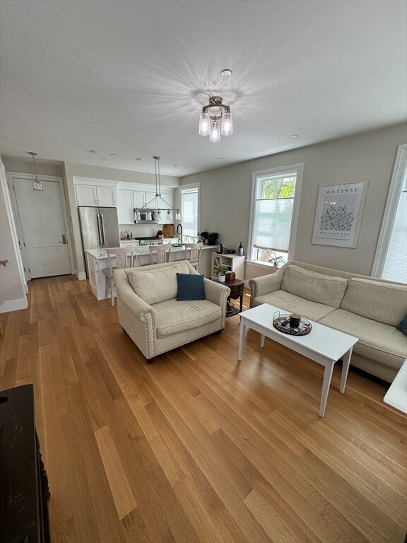Foto del edificio - 742 E 8th St