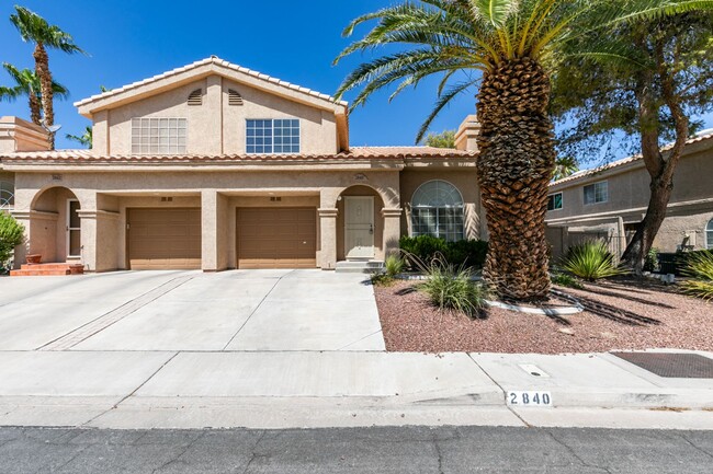 Building Photo - Stylish 2-Bedroom Townhome in Green Valley...