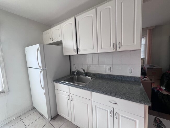 Building Photo - 2018 Jones Rd