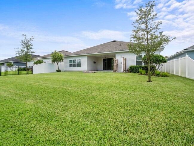Building Photo - 4 bedroom, 3 bath home in Grand Landings G...