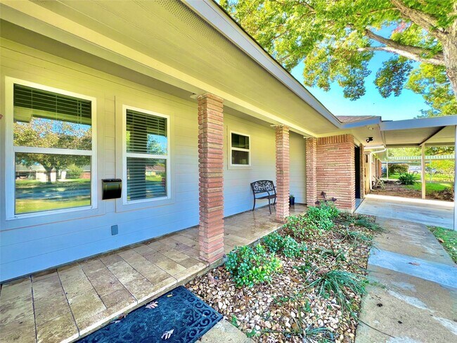 Foto del edificio - 4913 W 43rd St