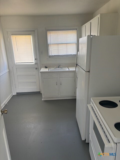 Building Photo - 701 Stetson Ave