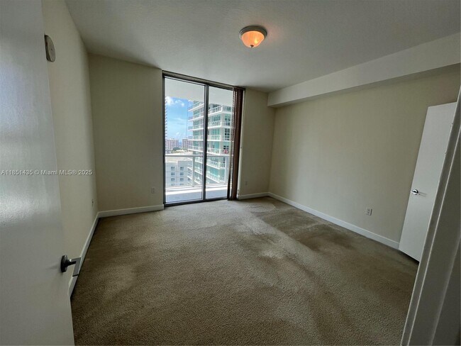 Foto del edificio - 1111 SW 1st Ave