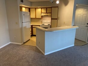 Building Photo - 4560 Commander Dr