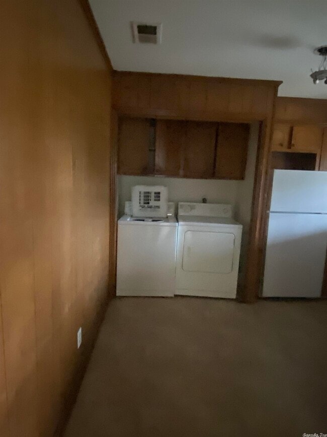 Building Photo - 6401 Sandpiper Dr