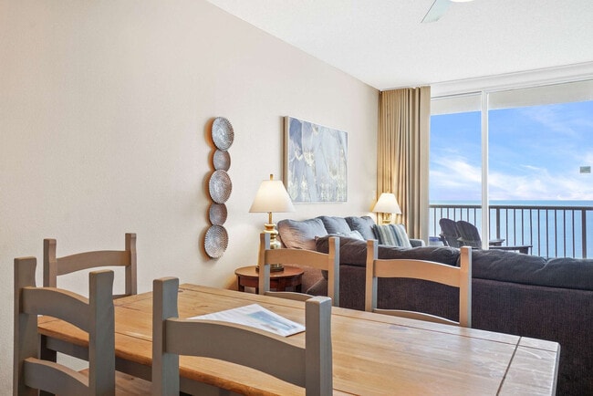 Foto del edificio - 10901 Front Beach Rd