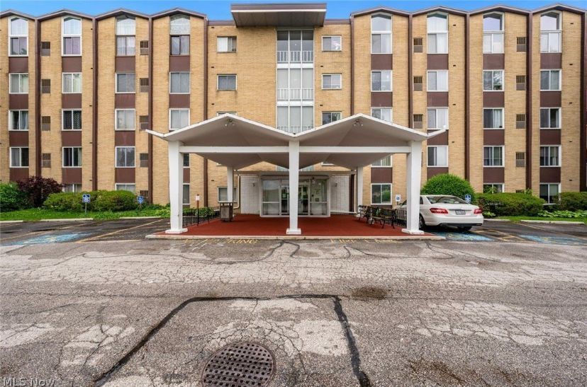 Primary Photo - 25735 Lorain Rd