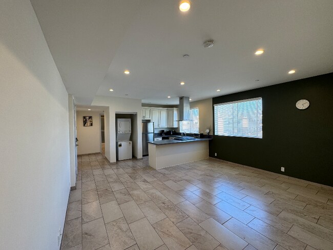 Foto del edificio - 953 Normandie Ave