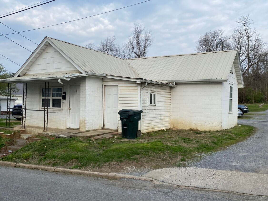 Primary Photo - Studio Home located in Greeneville, TN
