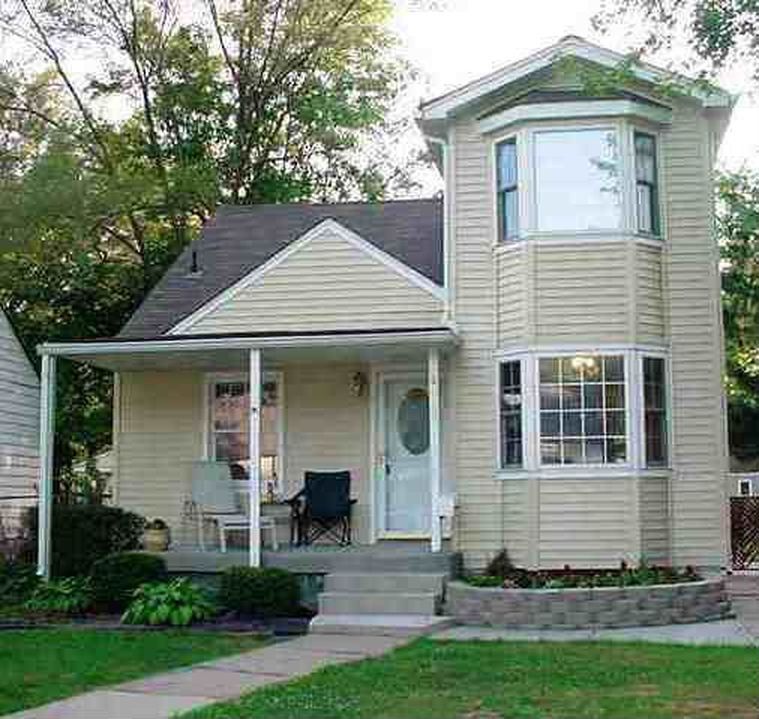 Primary Photo - Beautiful 4 bedroom 1 1/2 Bath home with f...