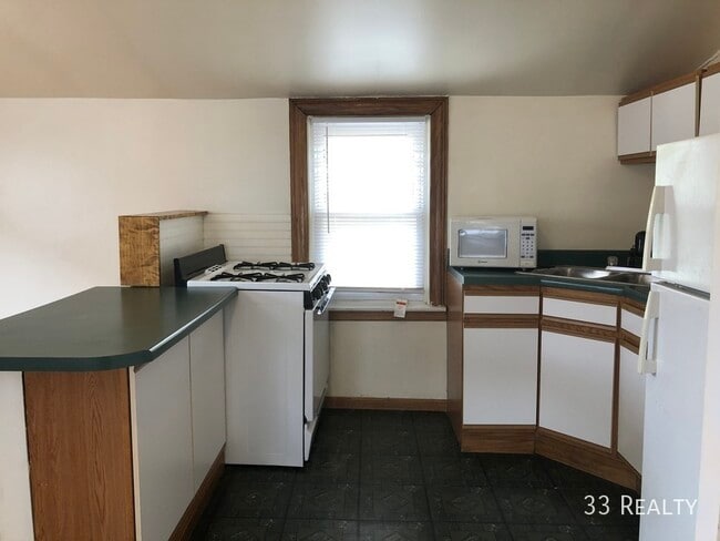 Building Photo - 751 W Schubert Ave