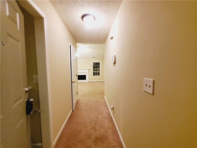 Building Photo - 295 Oak Hill Dr
