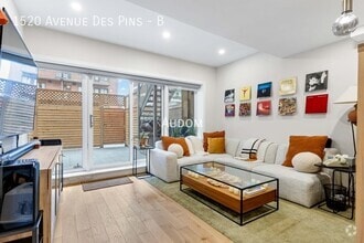 Building Photo - 1520 Av des Pins O