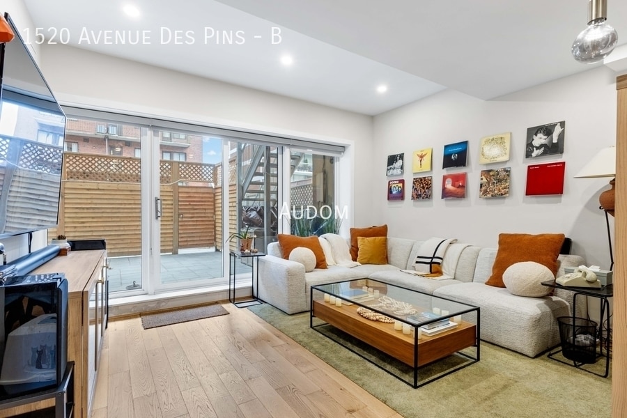 Primary Photo - 1520 Av des Pins O