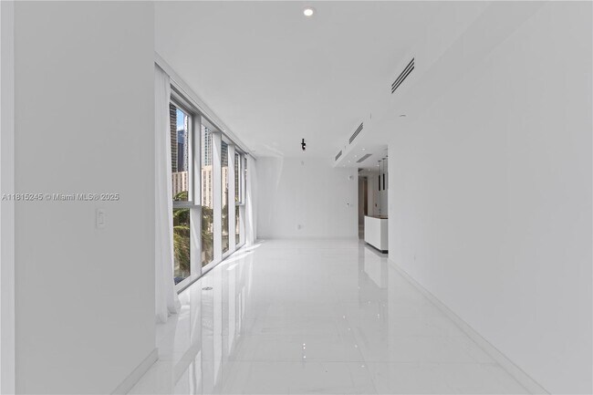 Foto del edificio - 300 Biscayne Blvd Way