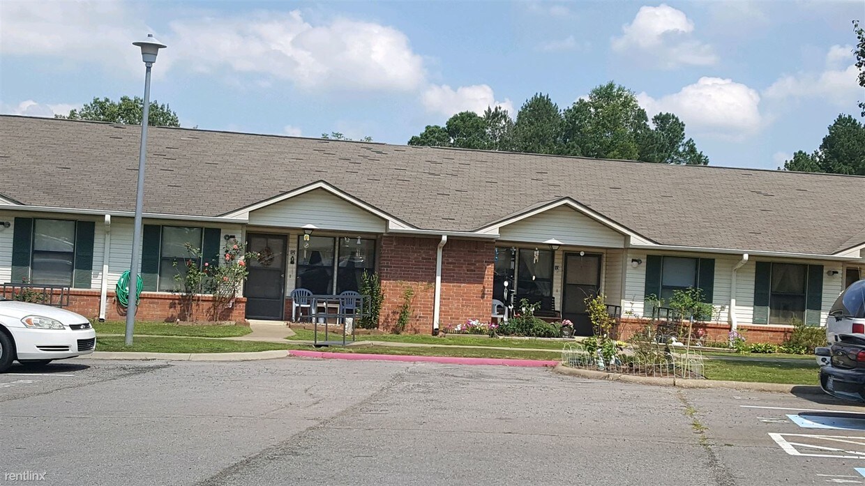 Building Photo - 400 N Cazort St