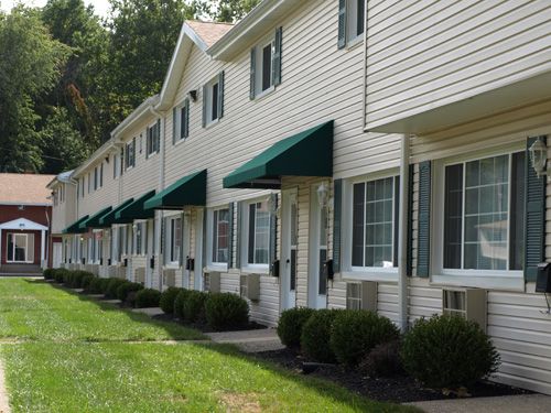 Building Photo - 1100 Oakwood Dr