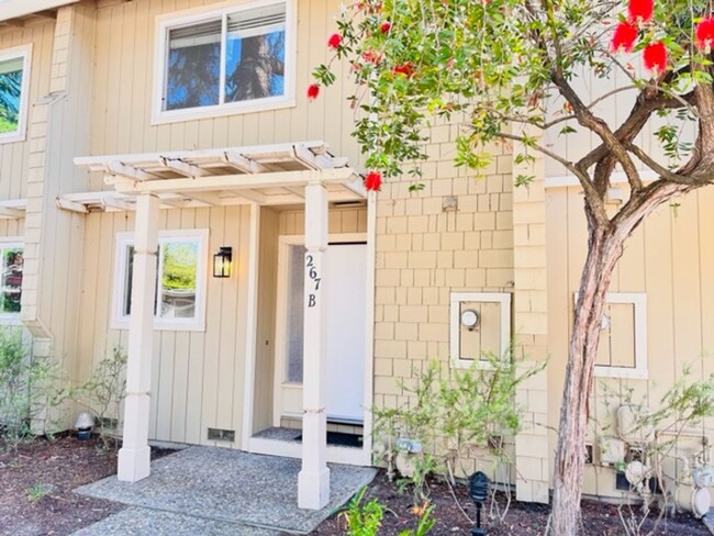 Foto del edificio - Move-in Ready 2BD/2.5BA Townhome in Westsi...
