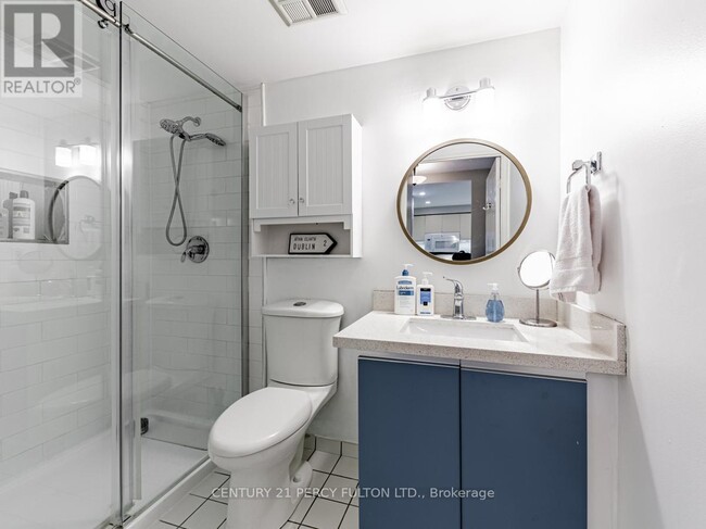 Bathroom - 711 Rossland Rd E