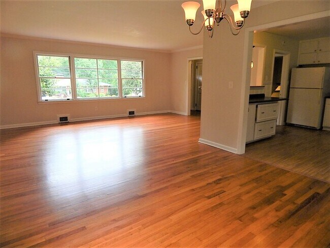 Building Photo - 2233 Leafmore Dr