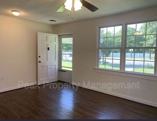 Building Photo - 2204 Ford Ave