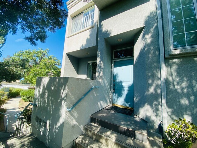 Foto del edificio - 305 W Newby Ave