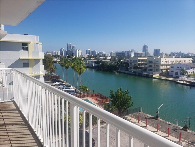 Building Photo - 110 S Shore Dr