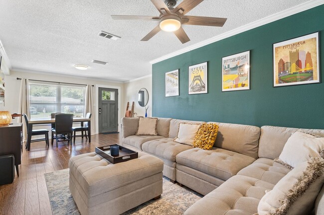 Building Photo - East Hill Gem for Rent!