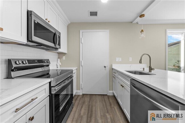 Building Photo - 265A Crosse Dr