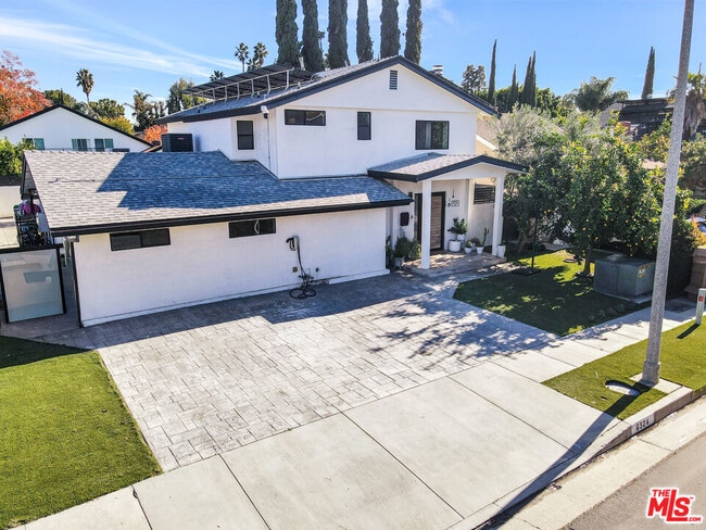 Building Photo - 6324 Geyser Ave