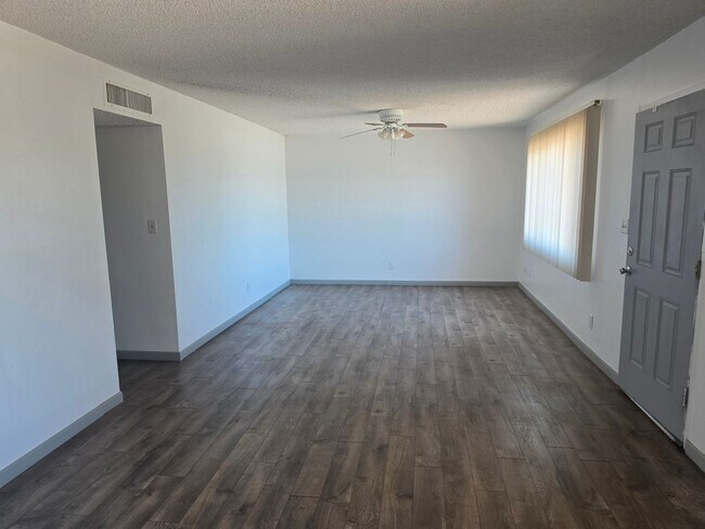 Building Photo - Newly Remodeled 3 Bedroom House in Bullhead