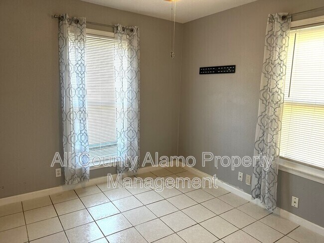 Foto del edificio - 3214 Fairmeadows St