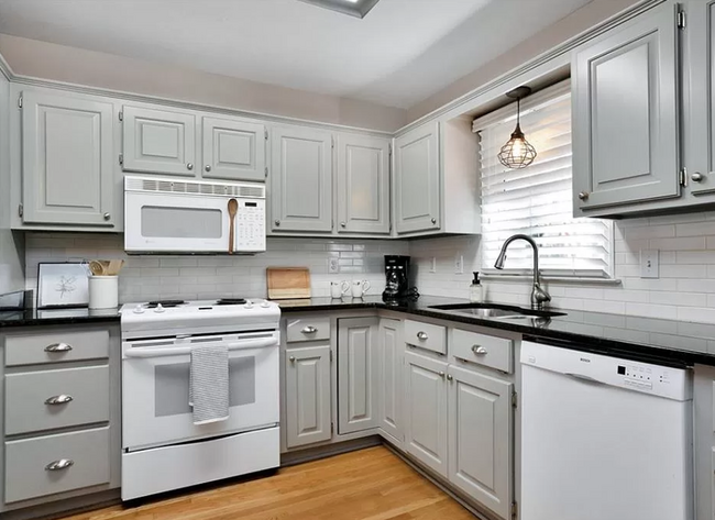 Kitchen - 120 Fern Cir