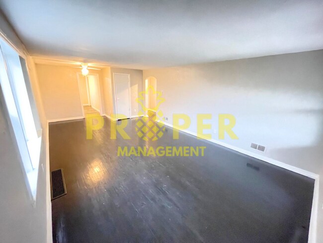 Foto del edificio - Cozy 2-Bedroom, 1-Bath Home with Off-Stree...