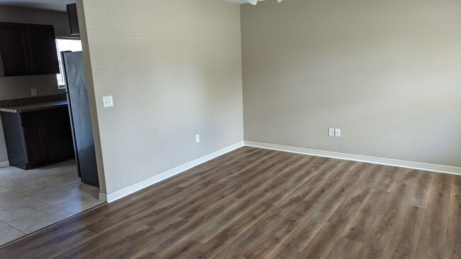 Building Photo - 3 Bedroom 2 Bath - Lake Weir Area