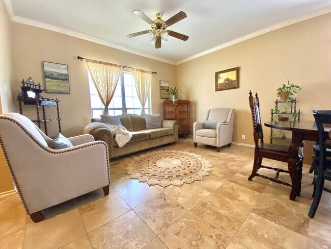 Foto del edificio - Beautiful 4 Bedroom Home in Gated Community!