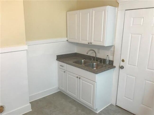 Building Photo - 4649 Clara St