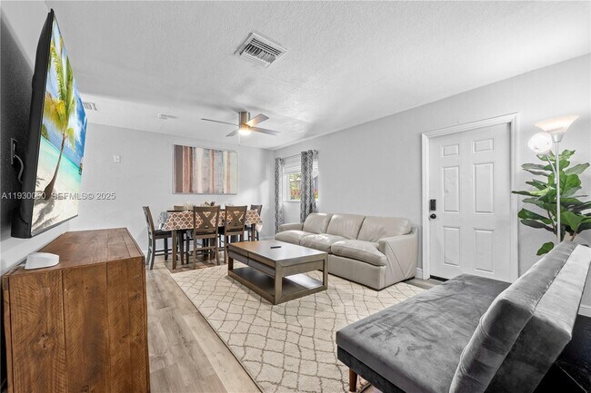 Foto del edificio - 1208 NE 5th Ave