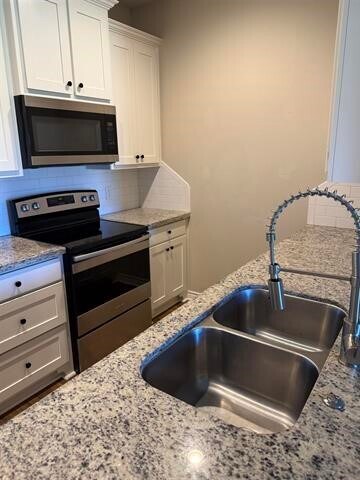 Building Photo - 5670 Shadowbend Cir N