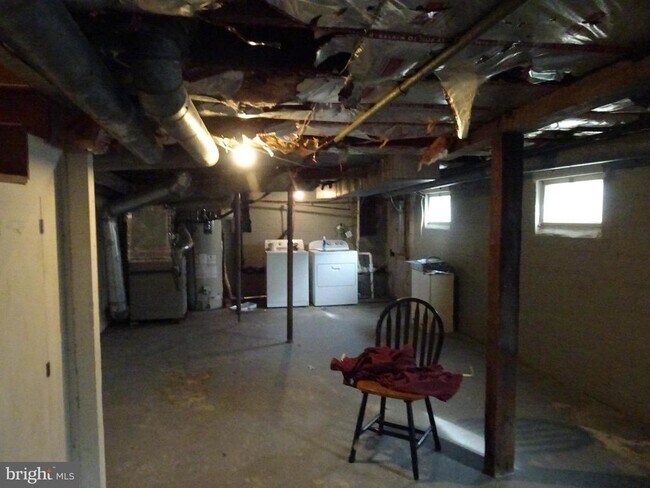 Building Photo - 605 Deemer Pl