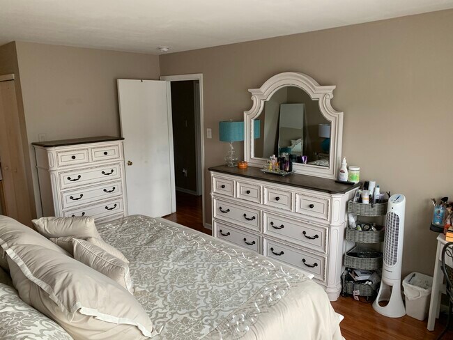 Foto del edificio - 903 Yarmouth Ln