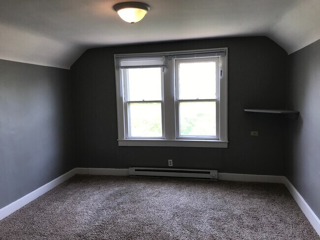Building Photo - Ewing 910-12