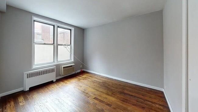 Building Photo - 928 Second Avenue