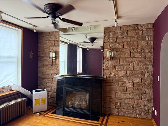 Building Photo - 840 N California Ave