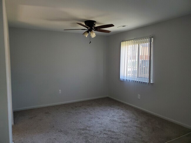 Foto del edificio - 30492 Groveland St